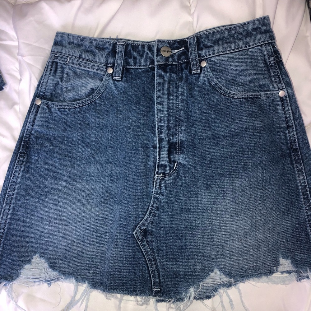 Never worn Wrangler jean skirt, size 25